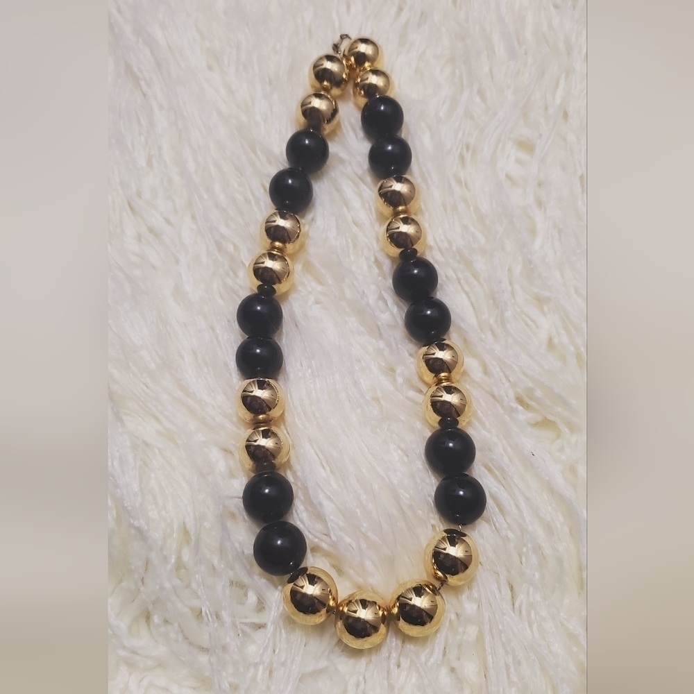 ✨Golden & Black Balls Beaded Elegant Necklace. 🌴